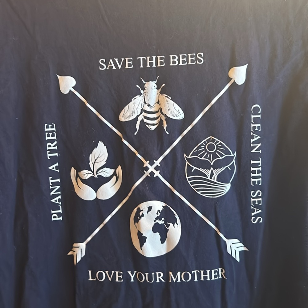 NWOT Earth day shirt - Picture 3 of 4